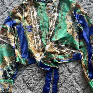 Soft and vibrant “LUXURY STYLE” print open knot Blouse